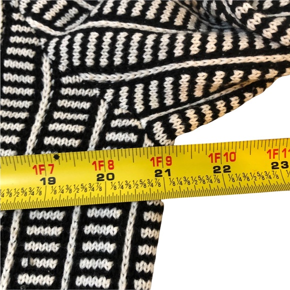 Women’s Guess Cowl Neck Sweater in Black & White Geometric Funky Pattern SZ L - Picture 9 of 9